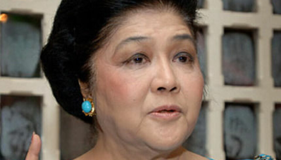 Imelda Marcos äger över 1 000 par skor. Imelda Marcos äger över 1 000 par skor.