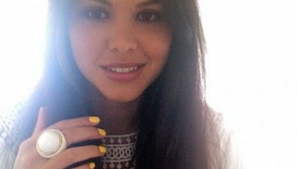 Freja Kjellberg är sommarfräsch i gult nagellack från H&M. Freja Kjellberg är sommarfräsch i gult nagellack från H&M.