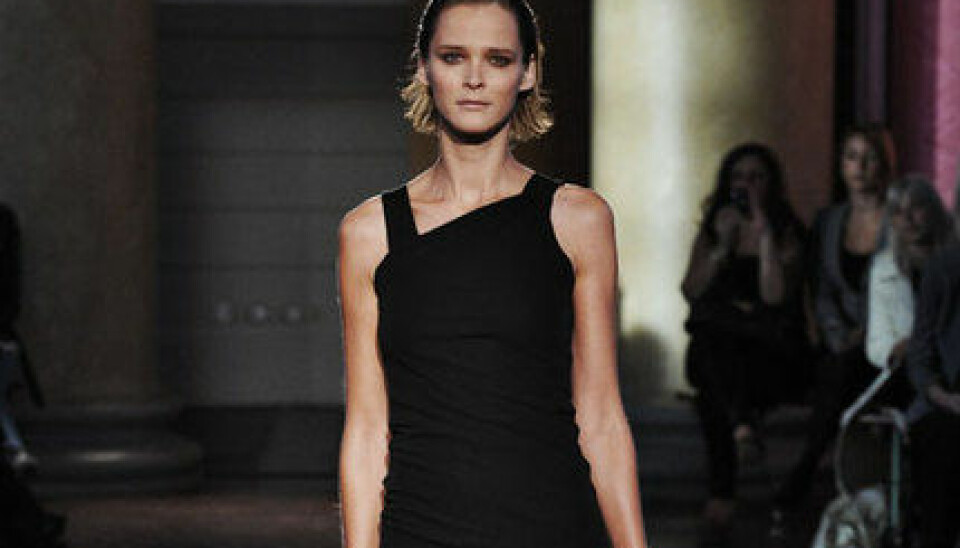 Supermodellen Carmen Cass öppnade visningen. Supermodellen Carmen Cass öppnade visningen.