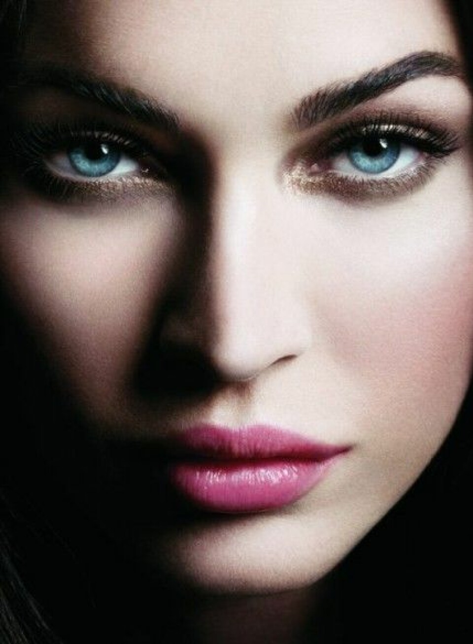 VIDEO: Megan Fox has eyes to kill