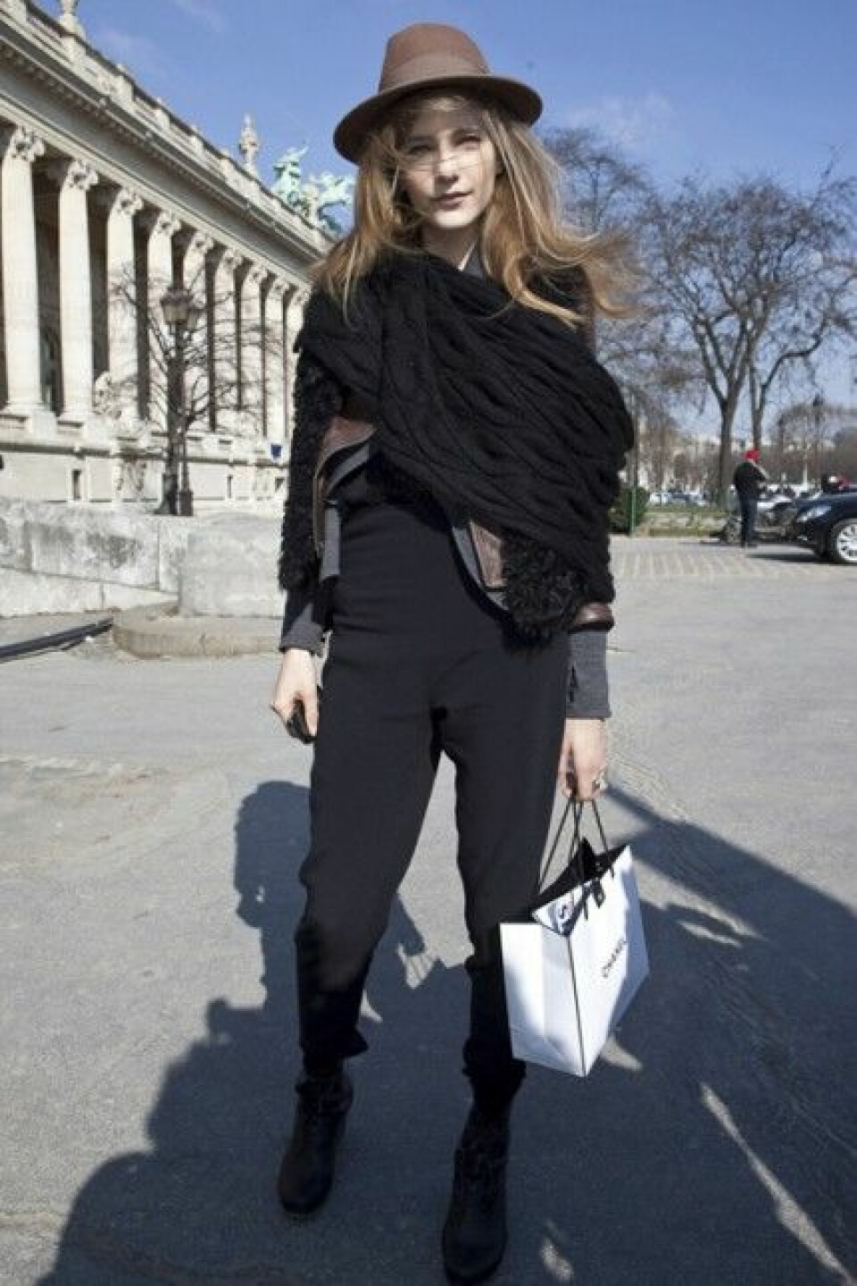 Dorothea Barth Jörgensen i hatt under Paris Fashion Week, A/W 2010. Dorothea Barth Jörgensen i hatt under Paris Fashion Week, A/W 2010.