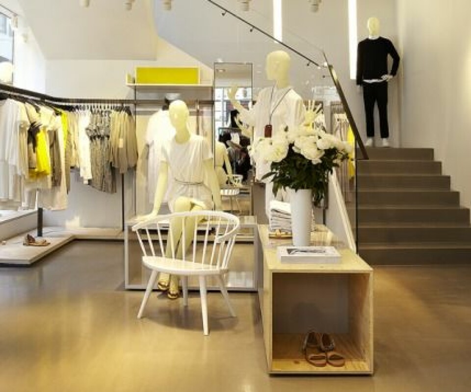 COS butik på Biblioteksgatan 3 i Stockholm. COS butik på Biblioteksgatan 3 i Stockholm.