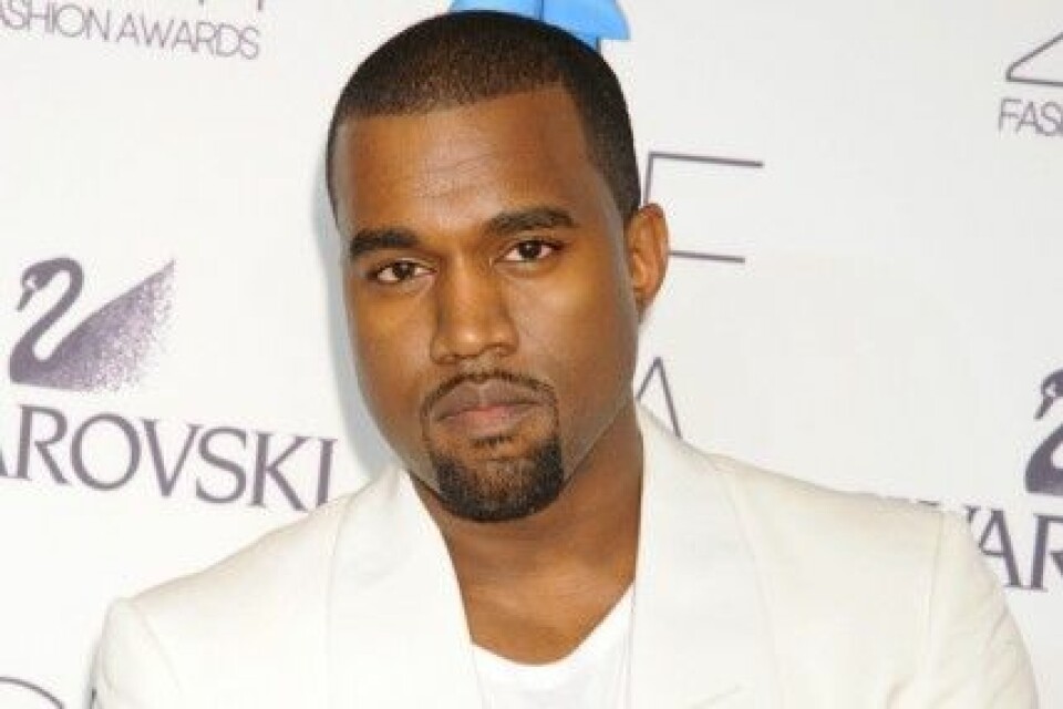 Det ryktas om att rapparen Kanye West designar skor för kvinnor. Det ryktas om att rapparen Kanye West designar skor för kvinnor.