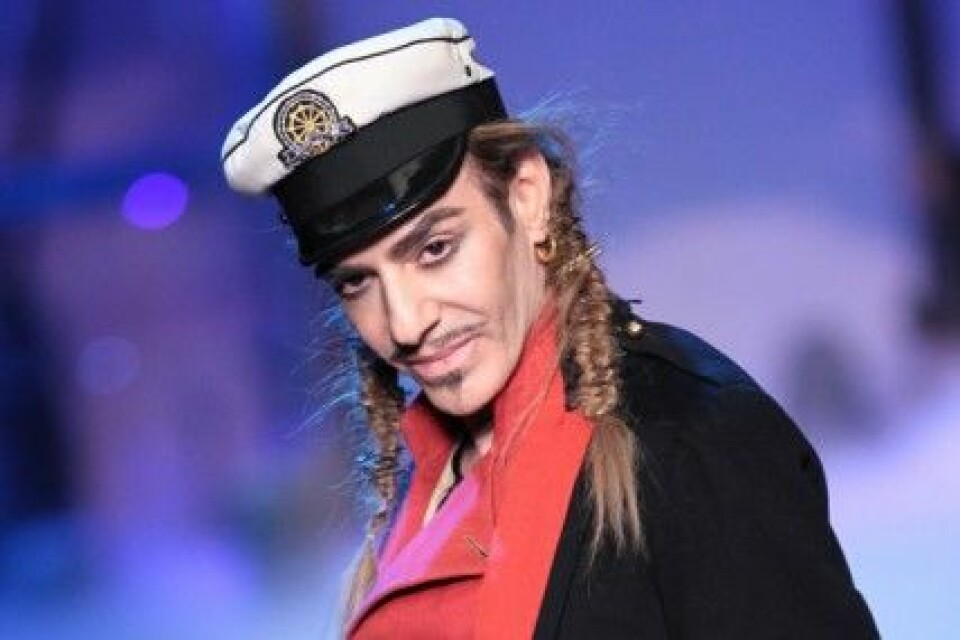 John Galliano har blivit dömd för sina antisimitska uttalanden. John Galliano har blivit dömd för sina antisimitska uttalanden.