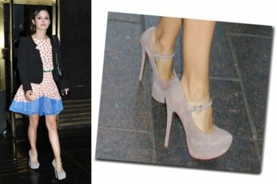 Rachel Bilson gör egna skor. Rachel Bilson gör egna skor.