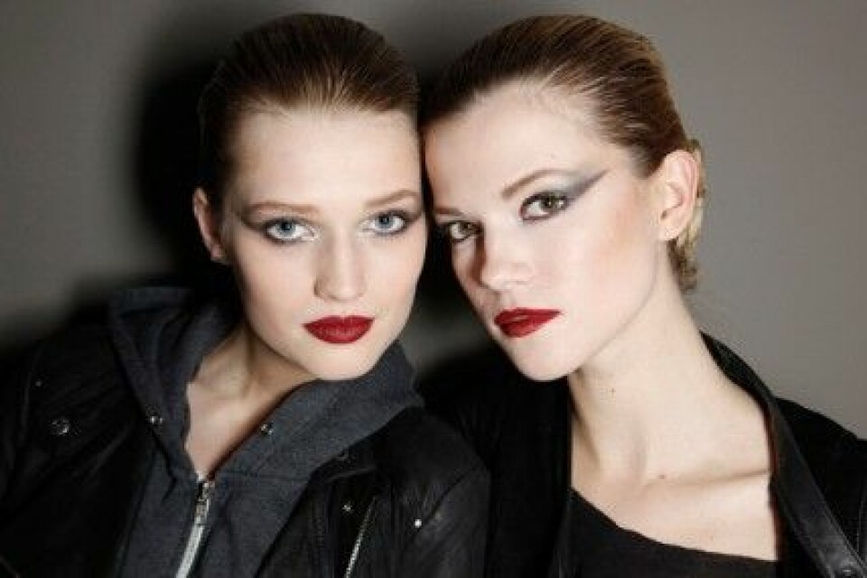 Våta frisyrer hos Altuzarra, A/W 2011-2012. Våta frisyrer hos Altuzarra, A/W 2011-2012.