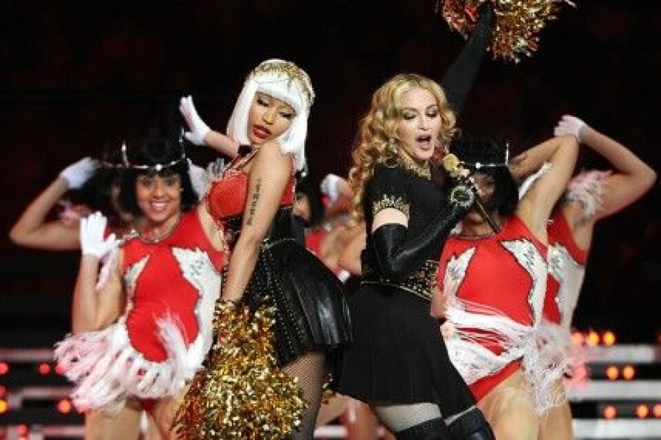 Madonna uppträder med Nicki Minaj på Super Bowl 2012. Madonna uppträder med Nicki Minaj på Super Bowl 2012.