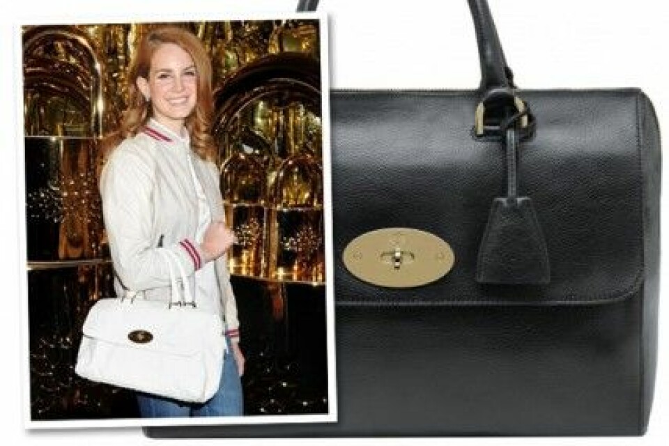 Lana del Rey har fått en väska från Mulberry döpt efter sig. Lana del Rey har fått en väska från Mulberry döpt efter sig.