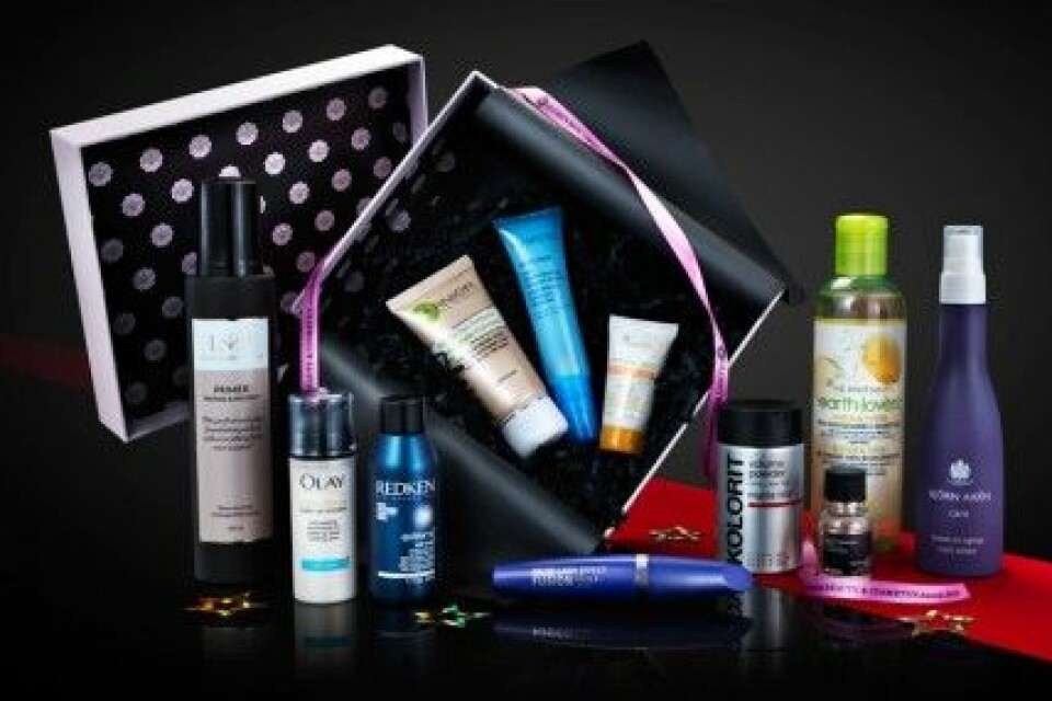 GlossyBox, april 2012. Klicka på bilden för att se den större! GlossyBox, april 2012. Klicka på bilden för att se den större!