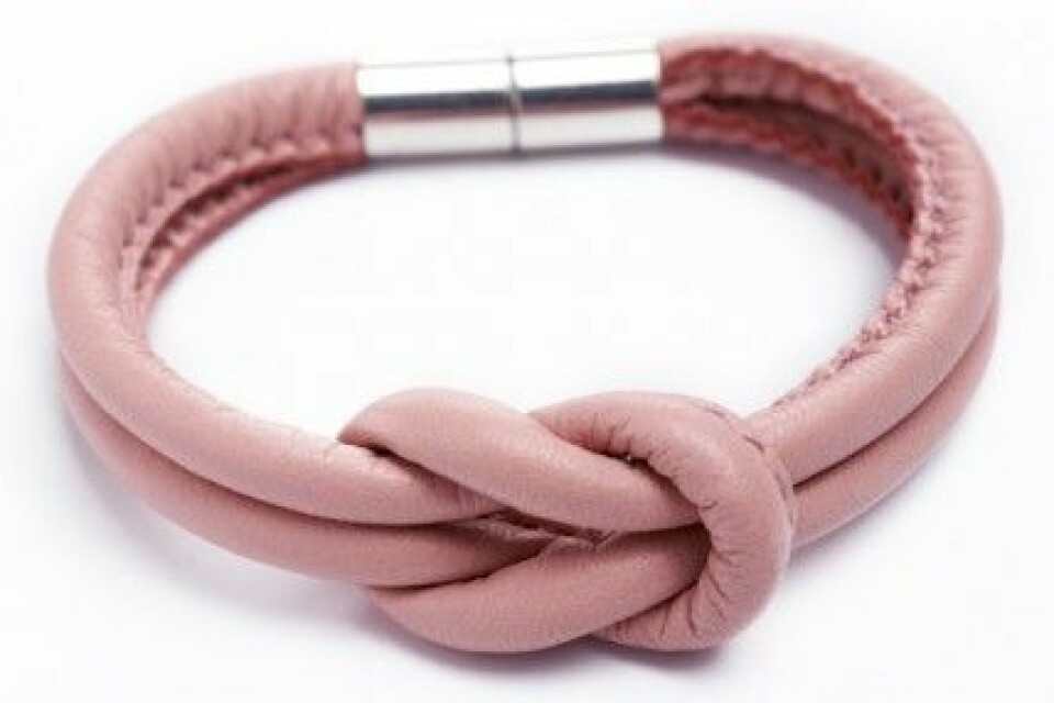 Missonis rosa armband för Lindex lanseras 1 oktober 2012. Missonis rosa armband för Lindex lanseras 1 oktober 2012.