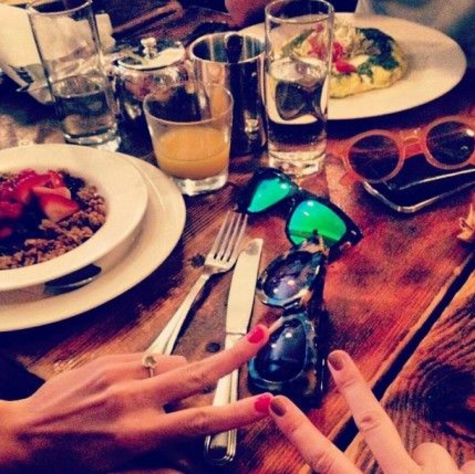 Sania Claus Demina och Chiara Ferragni käkar brunch på Extra Virgin. Sania Claus Demina och Chiara Ferragni käkar brunch på Extra Virgin.