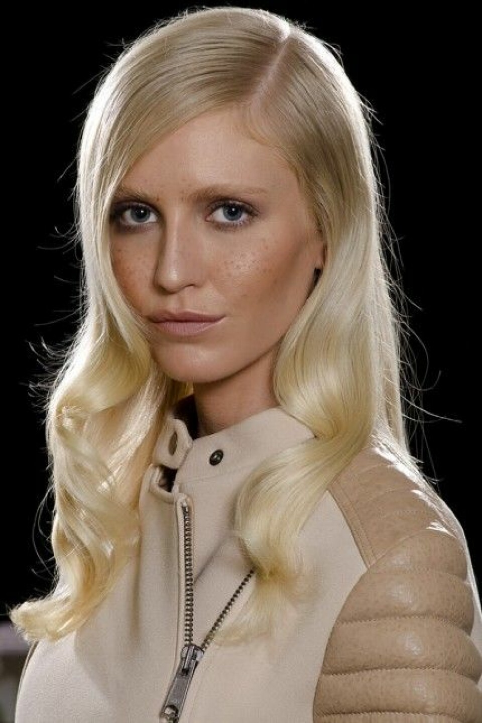 Fejkade fräknar hos J. Lindeberg, S/S 2013. Fejkade fräknar hos J. Lindeberg, S/S 2013.