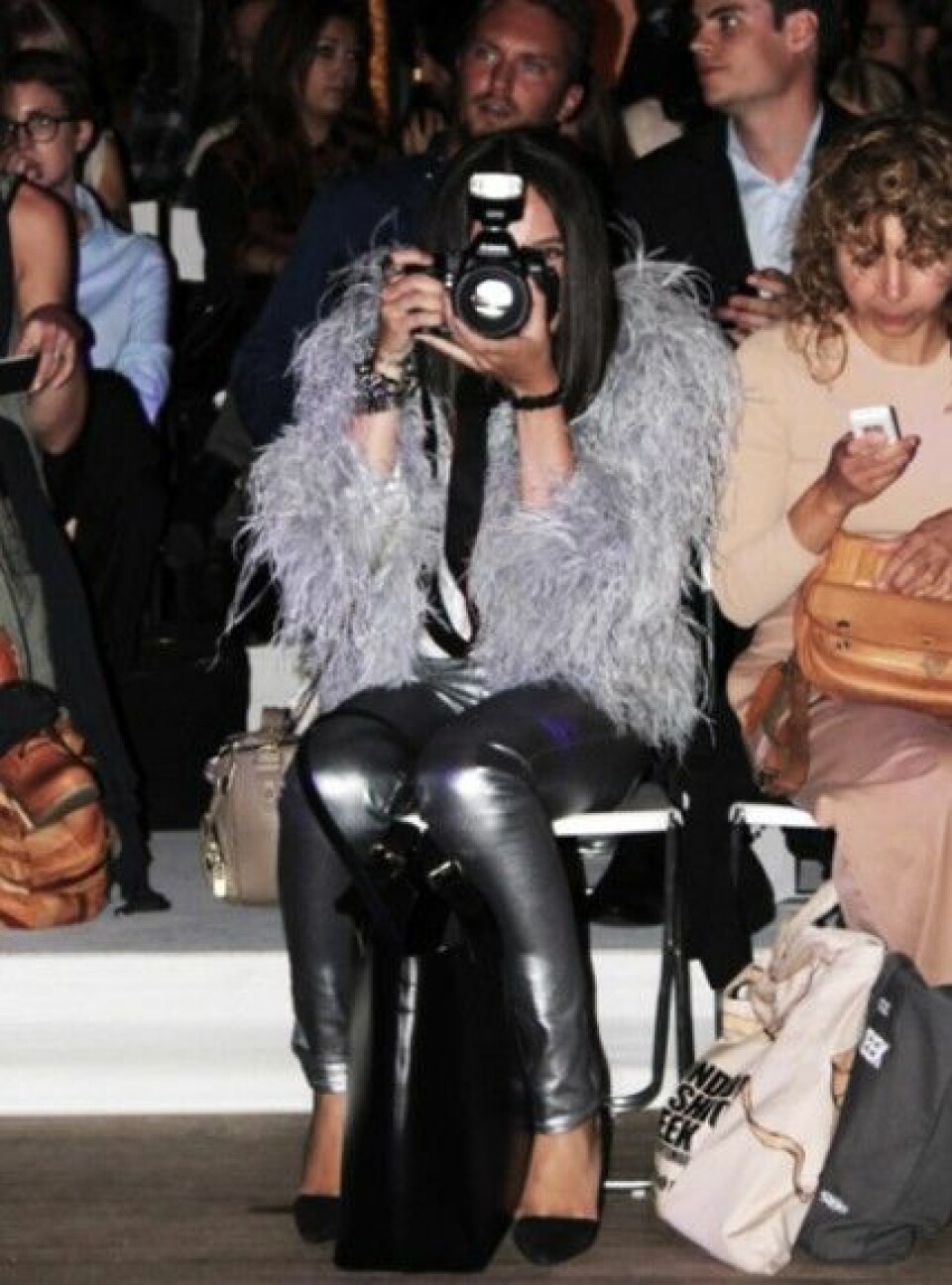 Sania Claus Demina med kameran i högsta hugg på MBFW, A/W 2012. Sania Claus Demina med kameran i högsta hugg på MBFW, A/W 2012.