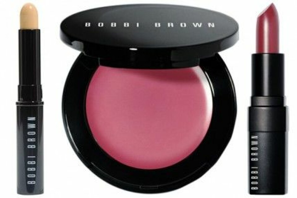 Concealer, rouge och läppstift. Tre måsten enligt Bobbi Brown. Concealer, rouge och läppstift. Tre måsten enligt Bobbi Brown.