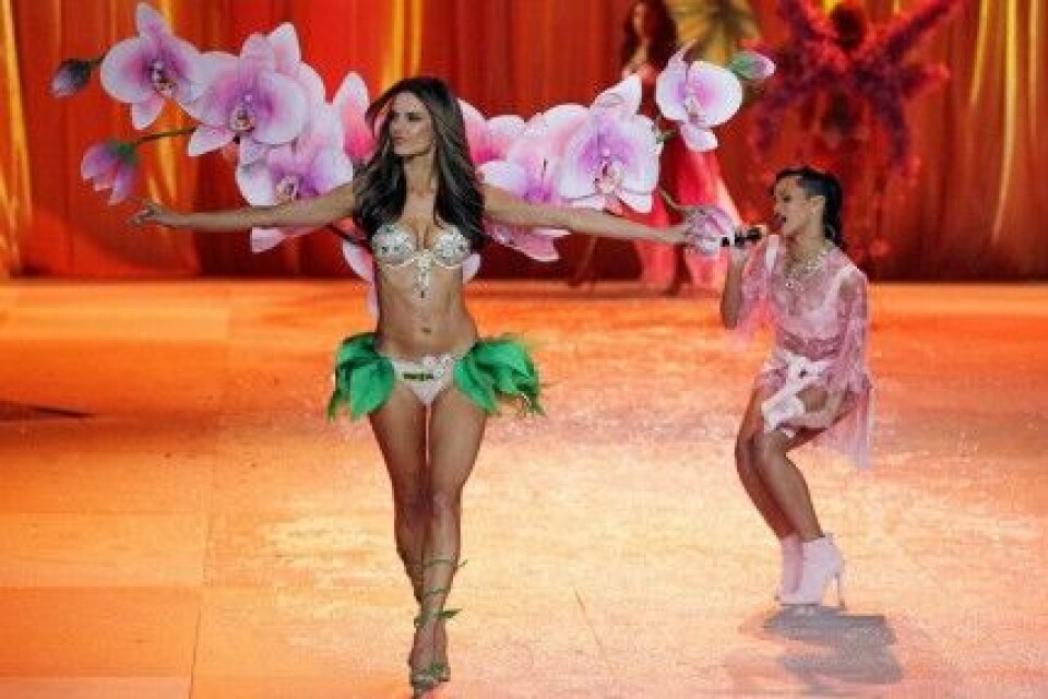 Behån som Alessandra Ambrosio bär är värd 2,5 miljoner dollar! Behån som Alessandra Ambrosio bär är värd 2,5 miljoner dollar!