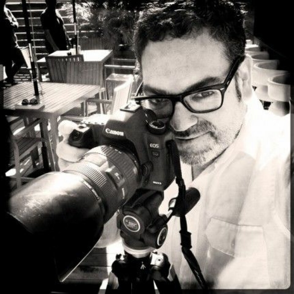 Carlos Norlén jobbar som fotograf. Carlos Norlén jobbar som fotograf.