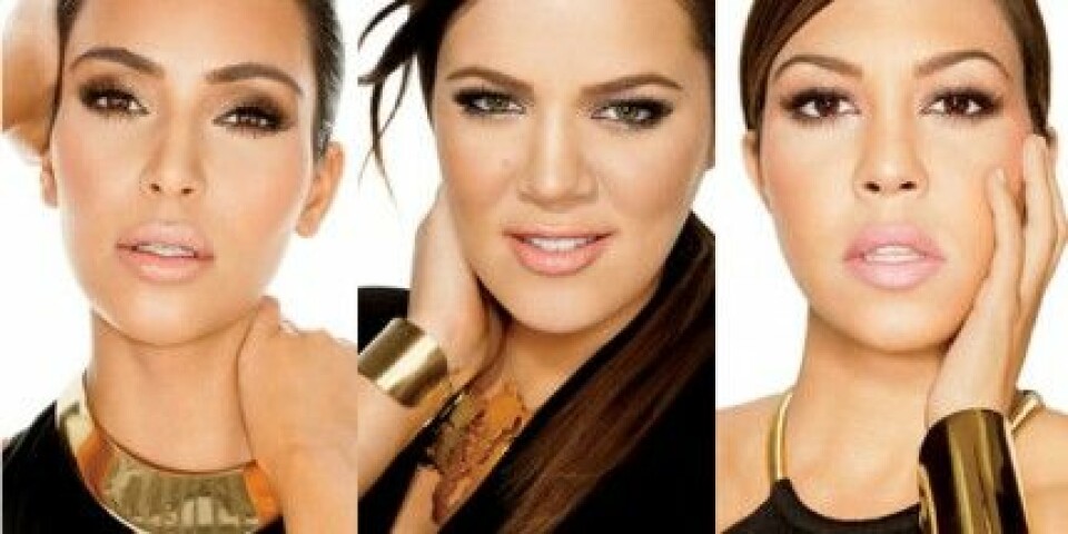 Kim, Khloé och Kourtney Kardashian har lanserat Khroma Beauty. Kim, Khloé och Kourtney Kardashian har lanserat Khroma Beauty.