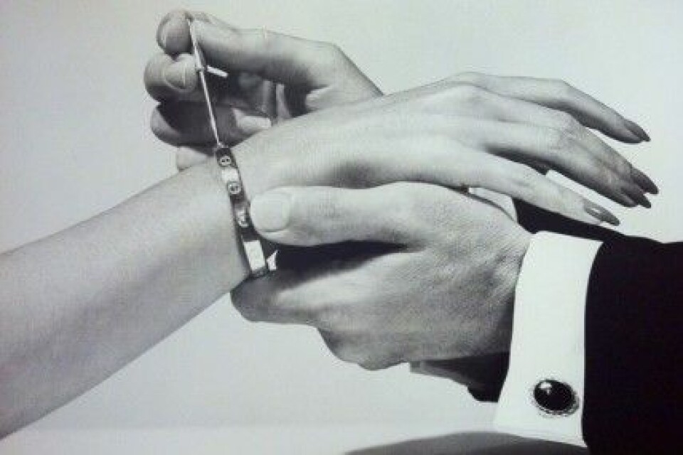 Cartier Love bracelet designades 1969 av Aldo Cipullo. Cartier Love bracelet designades 1969 av Aldo Cipullo.