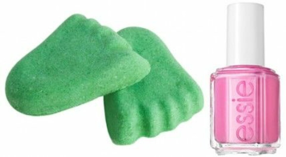 Pimpsten från LUSH, 55 kr. Nagellack från Essie ”Madison Avenhue”, 129 kr. Pimpsten från LUSH, 55 kr. Nagellack från Essie ”Madison Avenhue”, 129 kr.