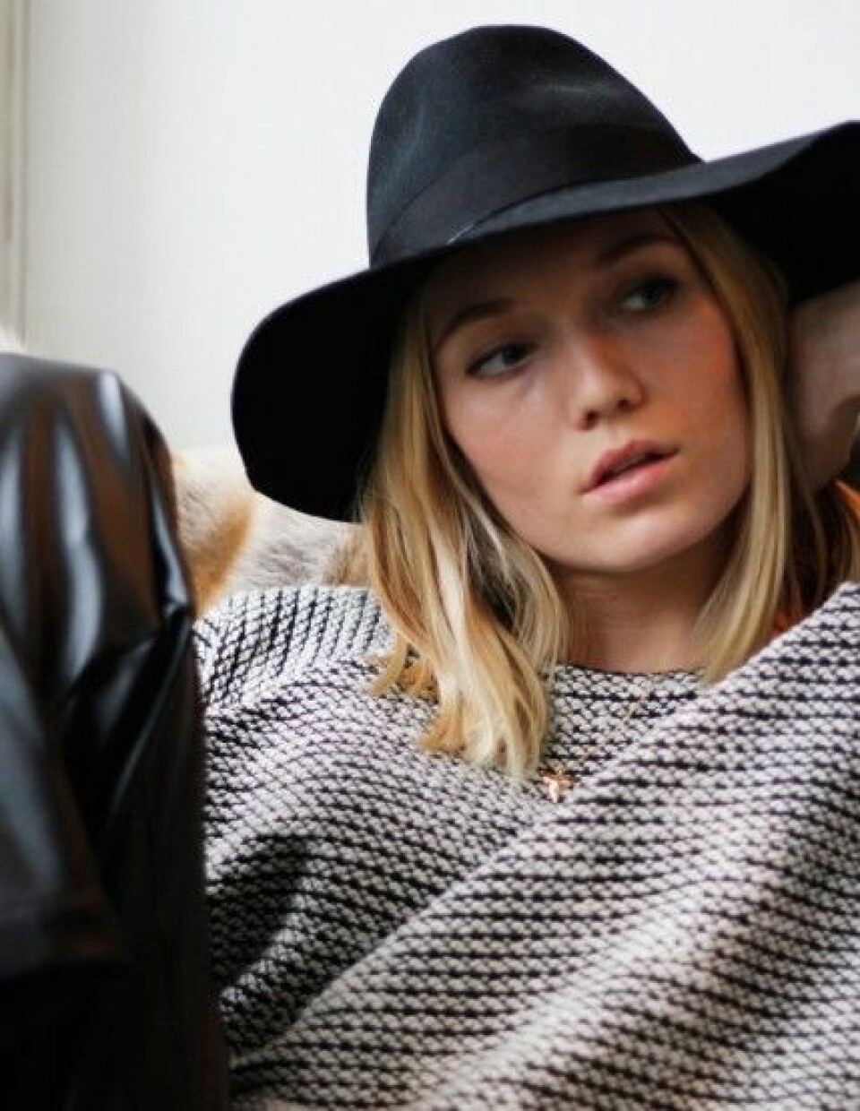 Baaams nya modebloggare Josefin Dahlberg älskar att bära hatt. Baaams nya modebloggare Josefin Dahlberg älskar att bära hatt.