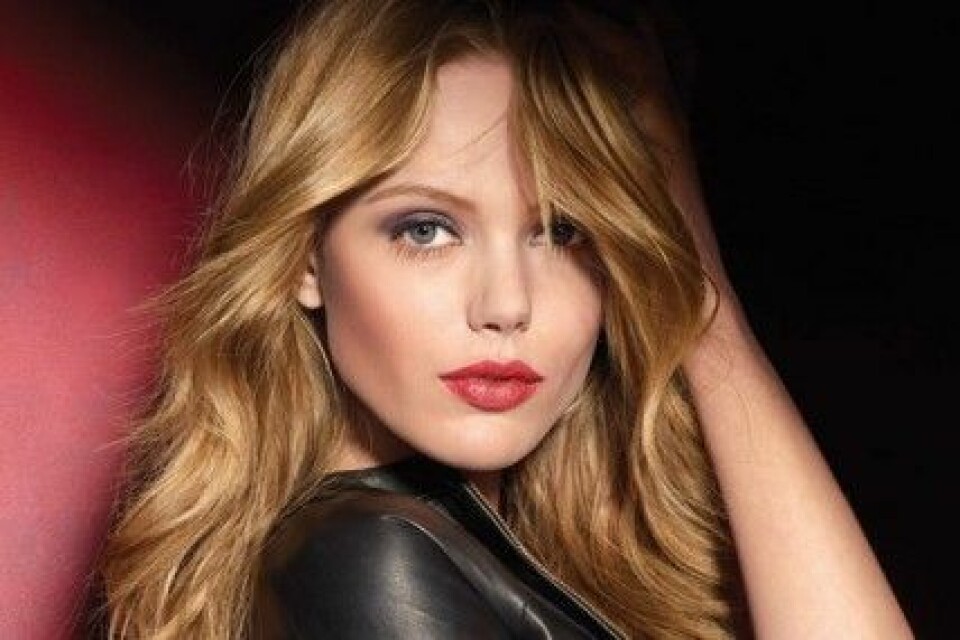 Frida Gustavsson är ansiktet utåt för Maybelline från och med december 2013. Frida Gustavsson är ansiktet utåt för Maybelline från och med december 2013.