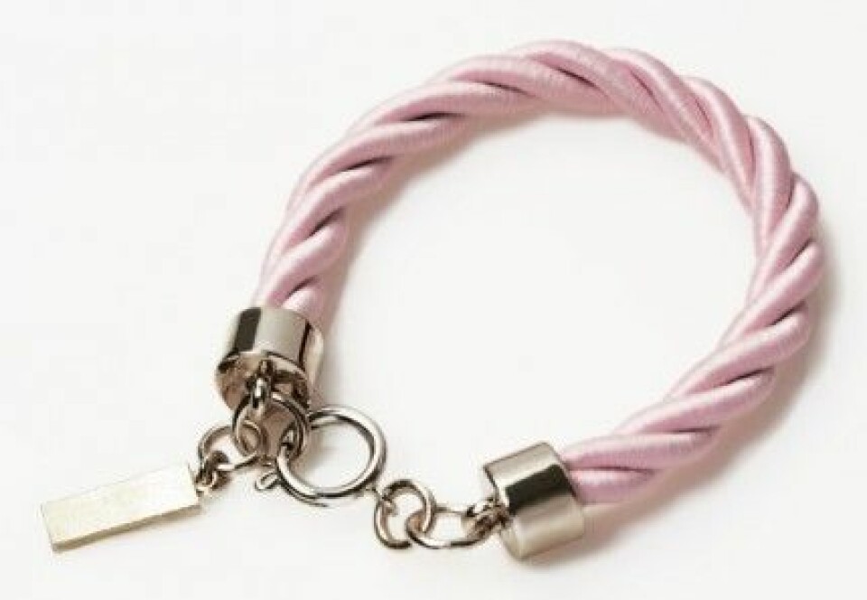 Matthew Williamson designar rosa armband för Lindex Matthew Williamson designar rosa armband för Lindex
