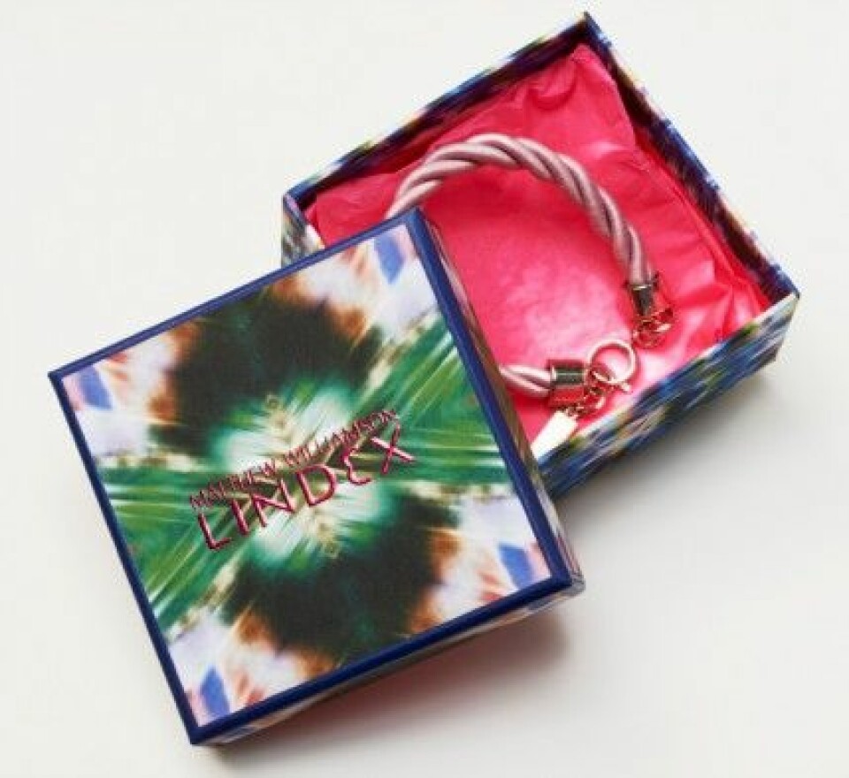 Matthew Williamson designar rosa armband för Lindex Matthew Williamson designar rosa armband för Lindex