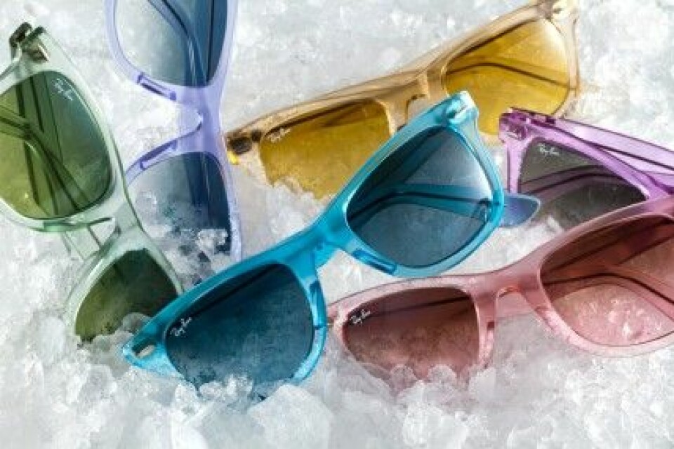 Ray-Ban Wayfarer i modellen Ice Pop finns i sex färger och kostar 1 575 kr. Ray-Ban Wayfarer i modellen Ice Pop finns i sex färger och kostar 1 575 kr.