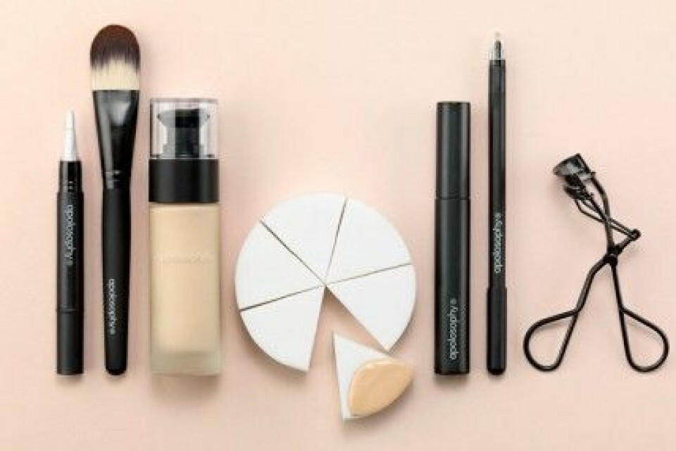 Concealer, foundation, mascara, kajal tillbehör från Apolosophy. Concealer, foundation, mascara, kajal tillbehör från Apolosophy.