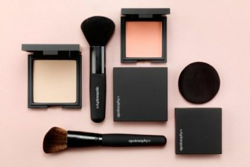 Puder, rouge och borstar från Apolosophy. Puder, rouge och borstar från Apolosophy.