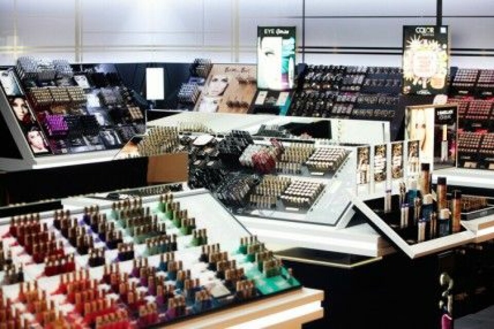 Världens första L’Oréal Paris Boutique har öppnat i Täby Centrum. Världens första L’Oréal Paris Boutique har öppnat i Täby Centrum.