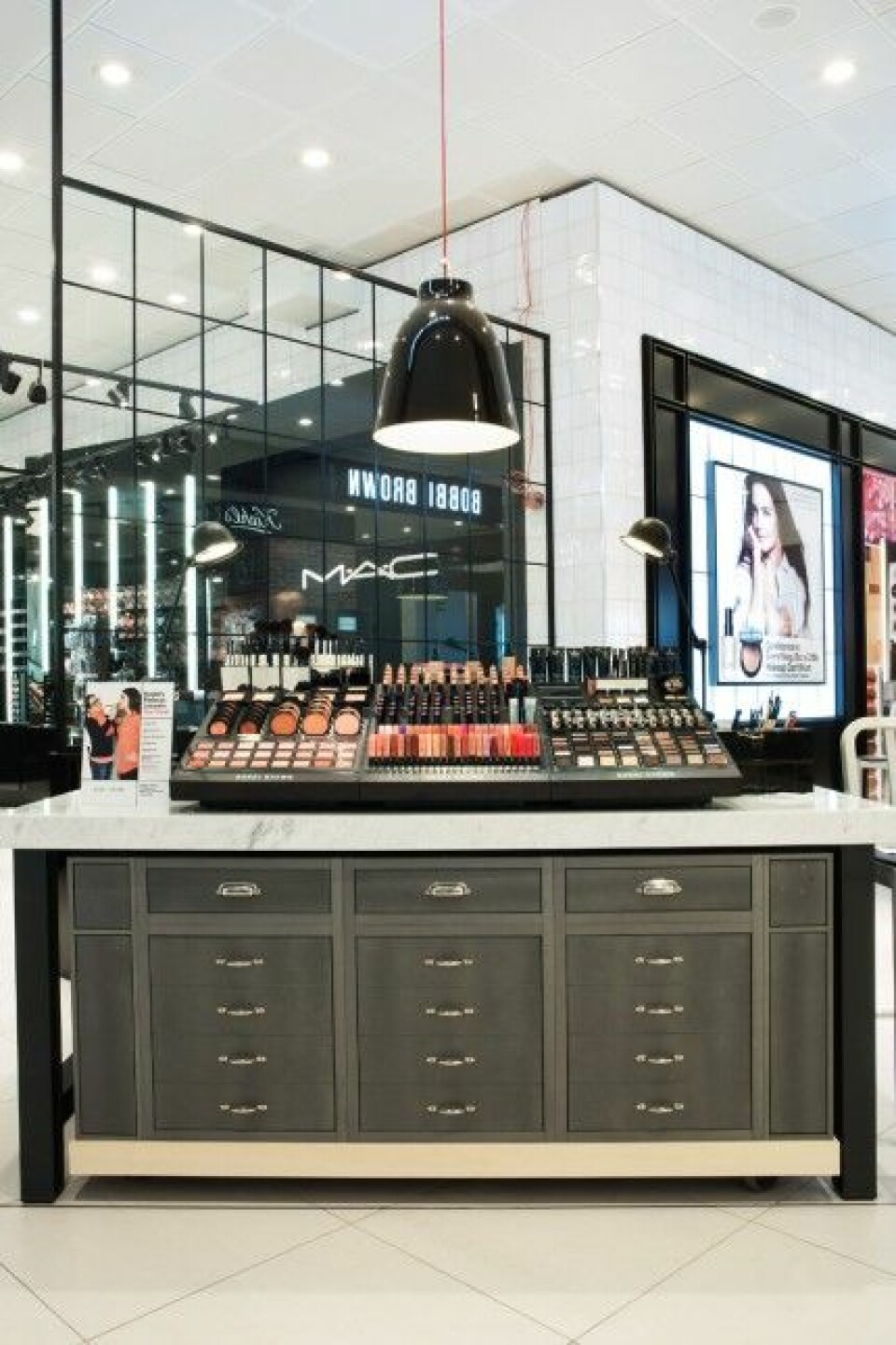 Nu hittar du smink från Bobbi Brown på Åhléns City i Stockholm. Nu hittar du smink från Bobbi Brown på Åhléns City i Stockholm.