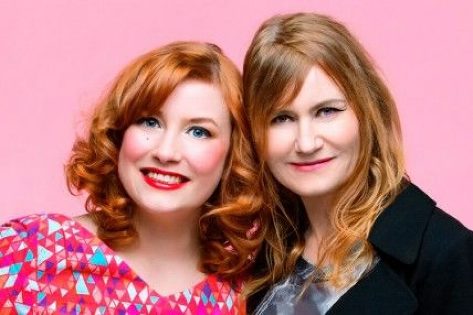 Elsa och Helene Billgren har designat årets Rosa Band. Elsa och Helene Billgren har designat årets Rosa Band.