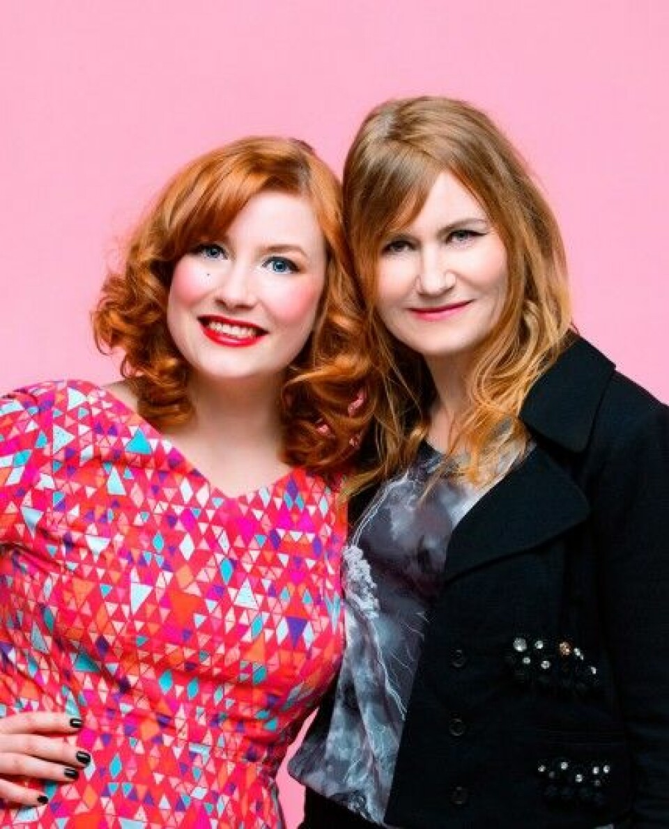 Elsa och Helene Billgren har designat årets Rosa Band. Elsa och Helene Billgren har designat årets Rosa Band.