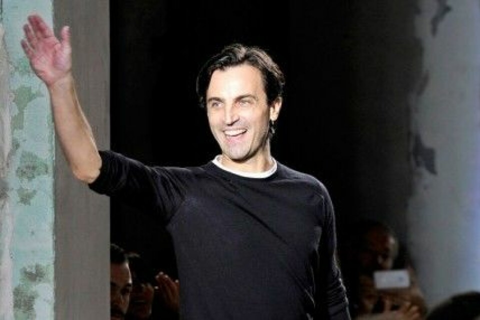 Nicolas Ghesquière efter sin visning för Balenciaga, S/S 2013. Nicolas Ghesquière efter sin visning för Balenciaga, S/S 2013.
