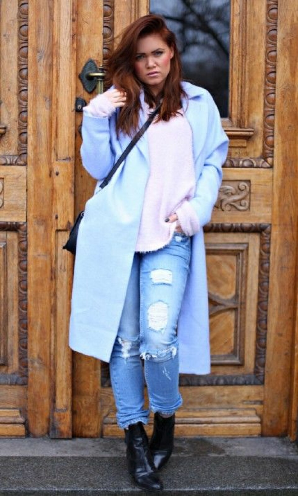 Rebecca Fredriksson i jeans och tröja från Gina Trico. Kappa: Front Row Shop. Rebecca Fredriksson i jeans och tröja från Gina Trico. Kappa: Front Row Shop.