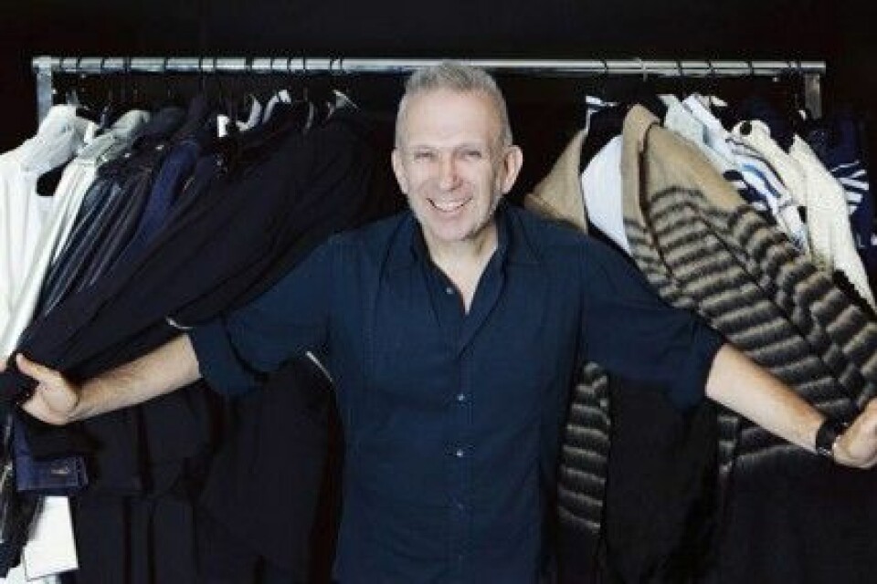 Jean Paul Gaultier i sin studio i Paris under arbetet med kollektionen för Lindex. Jean Paul Gaultier i sin studio i Paris under arbetet med kollektionen för Lindex.