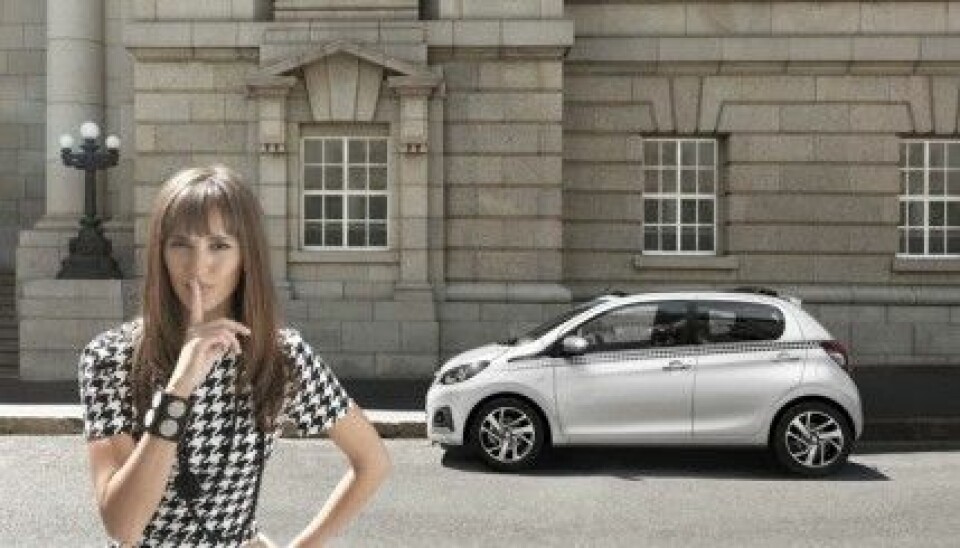 Peugeot 108 med detaljer i hundtandsmönster. Peugeot 108 med detaljer i hundtandsmönster.