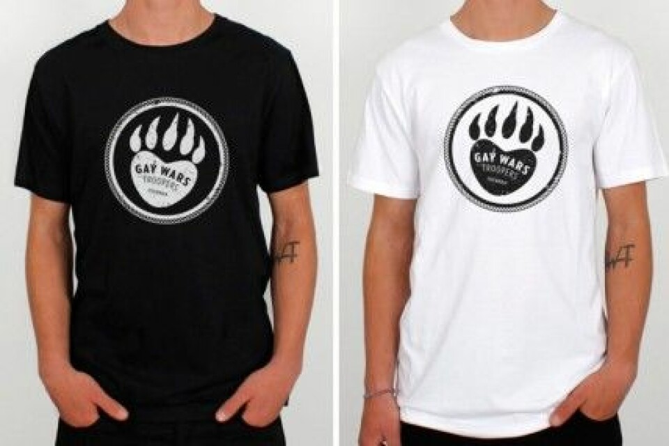 Visa ditt stöd för HBTQ-kulturen i en t-shirt med texten Gay Wars Troopers. Visa ditt stöd för HBTQ-kulturen i en t-shirt med texten Gay Wars Troopers.