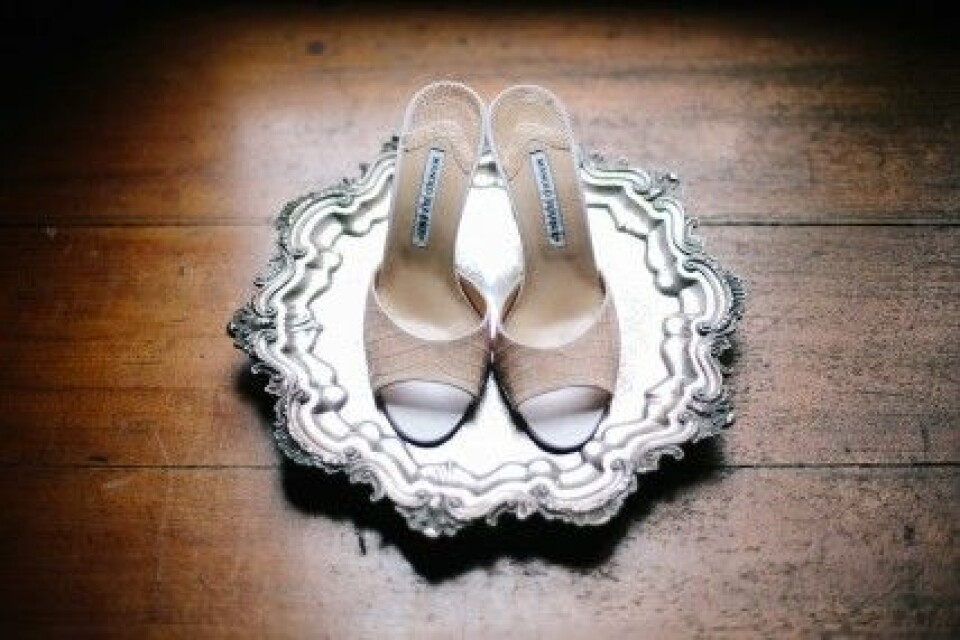 Bruden bar ett par skor från Manolo Blahnik. Bruden bar ett par skor från Manolo Blahnik.