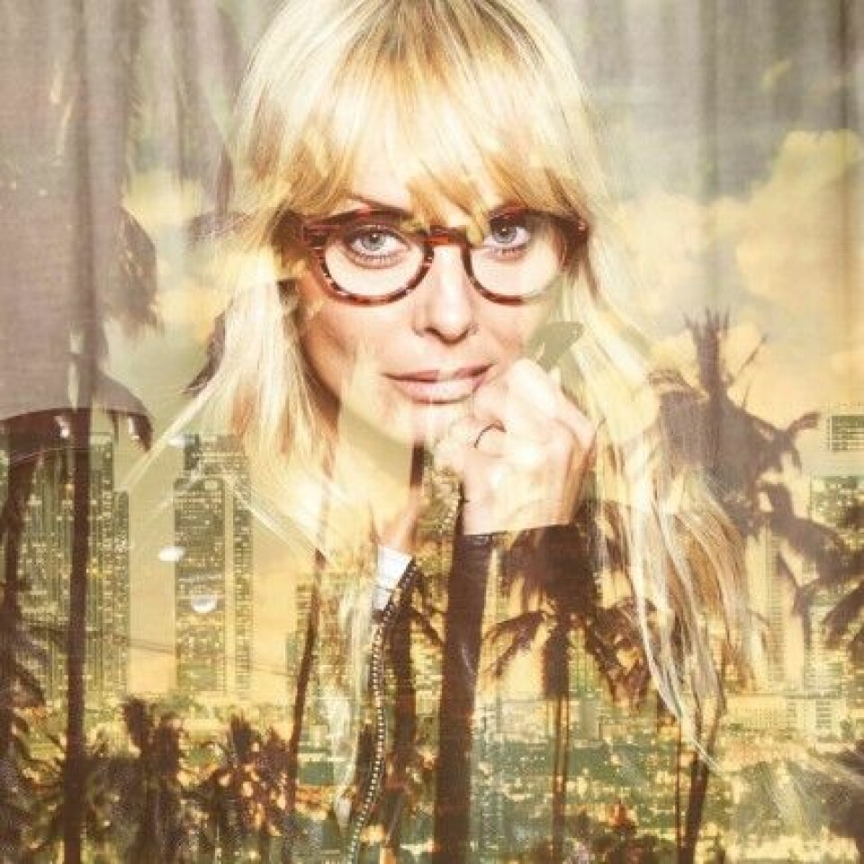 Izabella Scorupco designar snygga glasögon