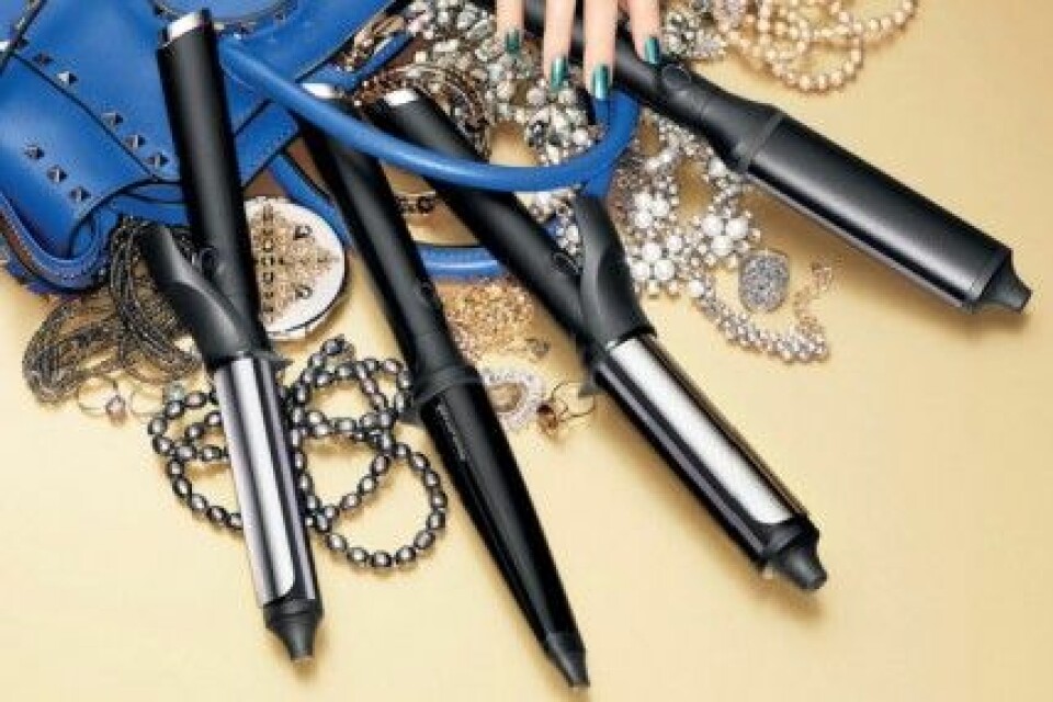 Den nya serien ghd Curve består av fyra olika locktänger för 1599 kr/st. Den nya serien ghd Curve består av fyra olika locktänger för 1599 kr/st.