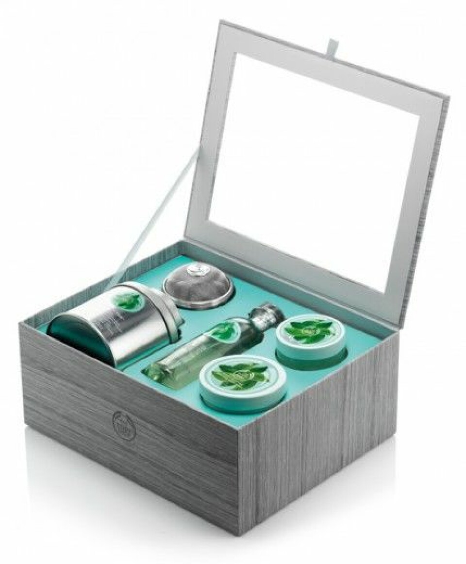 Lyxiga kitet Deluxe Tea Ceremony kostar 575 kr. Lyxiga kitet Deluxe Tea Ceremony kostar 575 kr.
