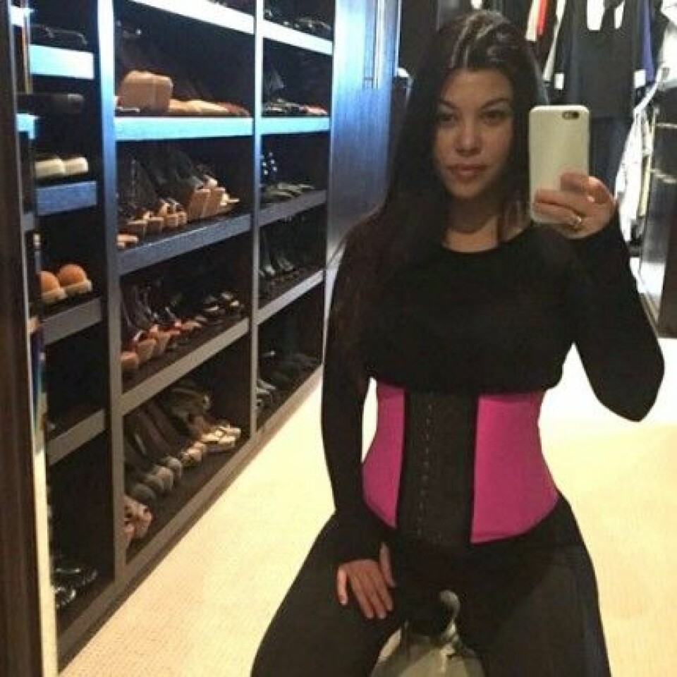 Kourtney Kardashian i sin Premadonna Waist Trainer. Kourtney Kardashian i sin Premadonna Waist Trainer.