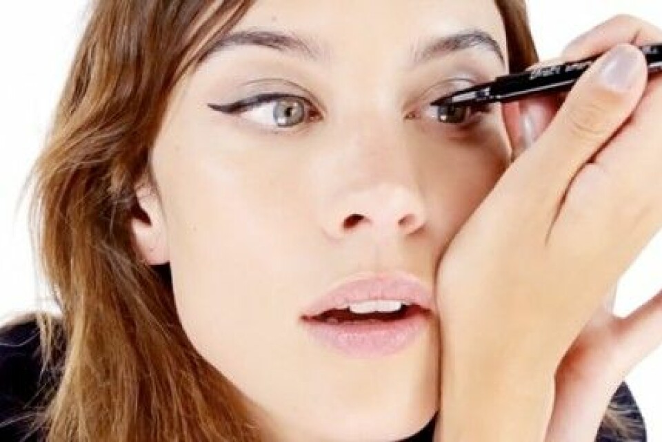 Alexa Chung har skapat en egen eyeliner för Eyeko. Alexa Chung har skapat en egen eyeliner för Eyeko.