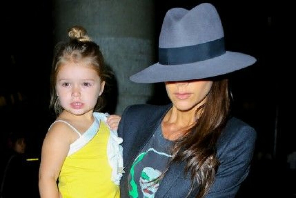 Sällsynt bild på Victoria Beckham och dottern Harper. Sällsynt bild på Victoria Beckham och dottern Harper.