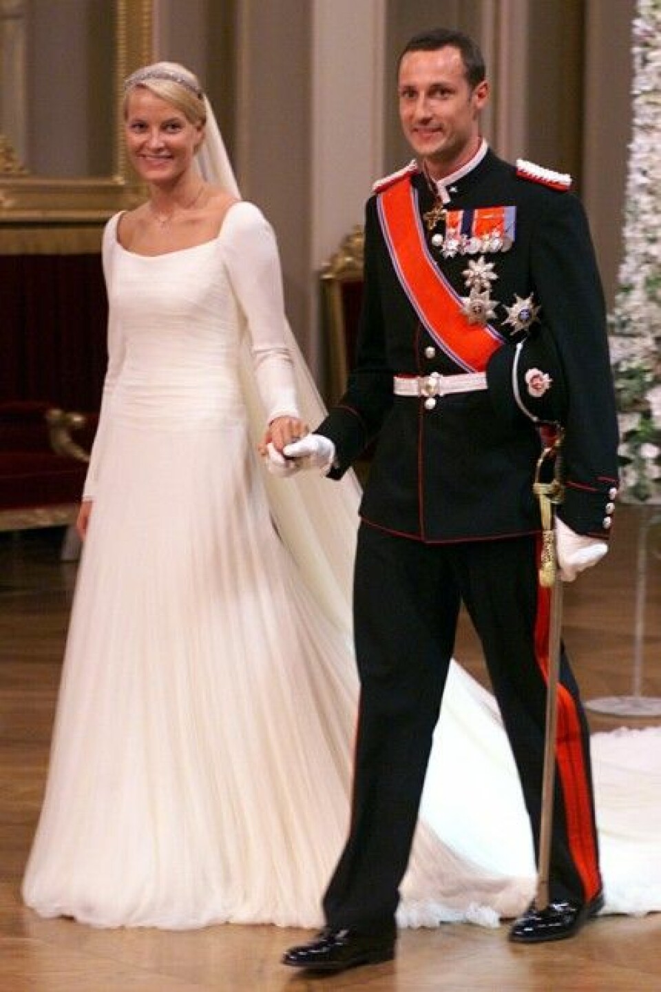 Allt om de 10 vackraste kungliga brudklänningarna