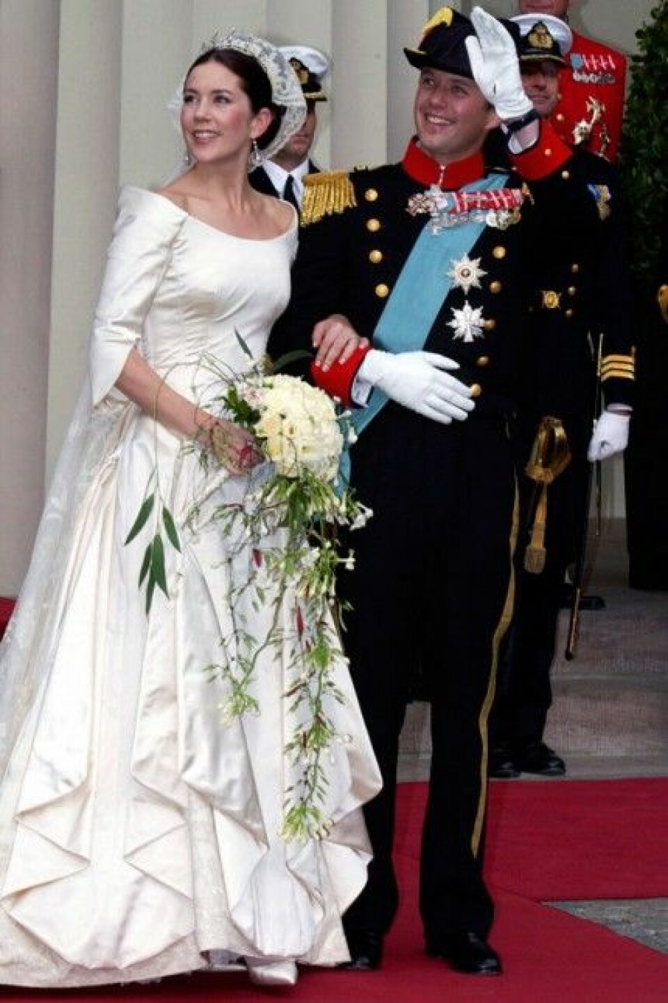 Allt om de 10 vackraste kungliga brudklänningarna