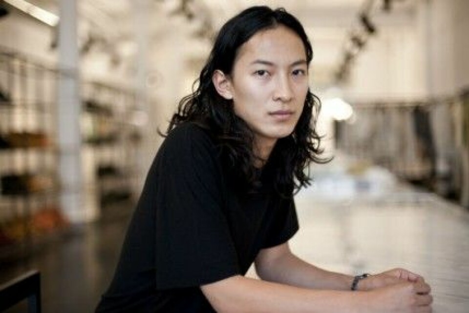 Alexander Wang lämnar posten som chefsdesigner på Balenciaga. Alexander Wang lämnar posten som chefsdesigner på Balenciaga.