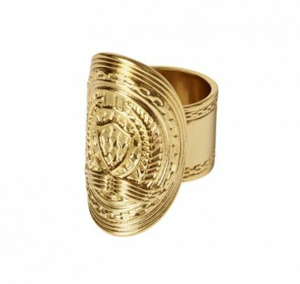 Se alla plagg och accessoarer från Balmain x H&M